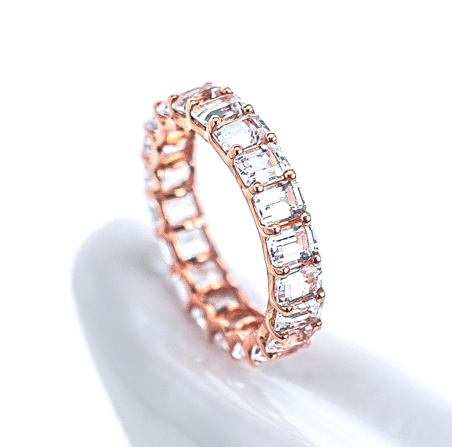 Anillo de Rhodolita Blanca