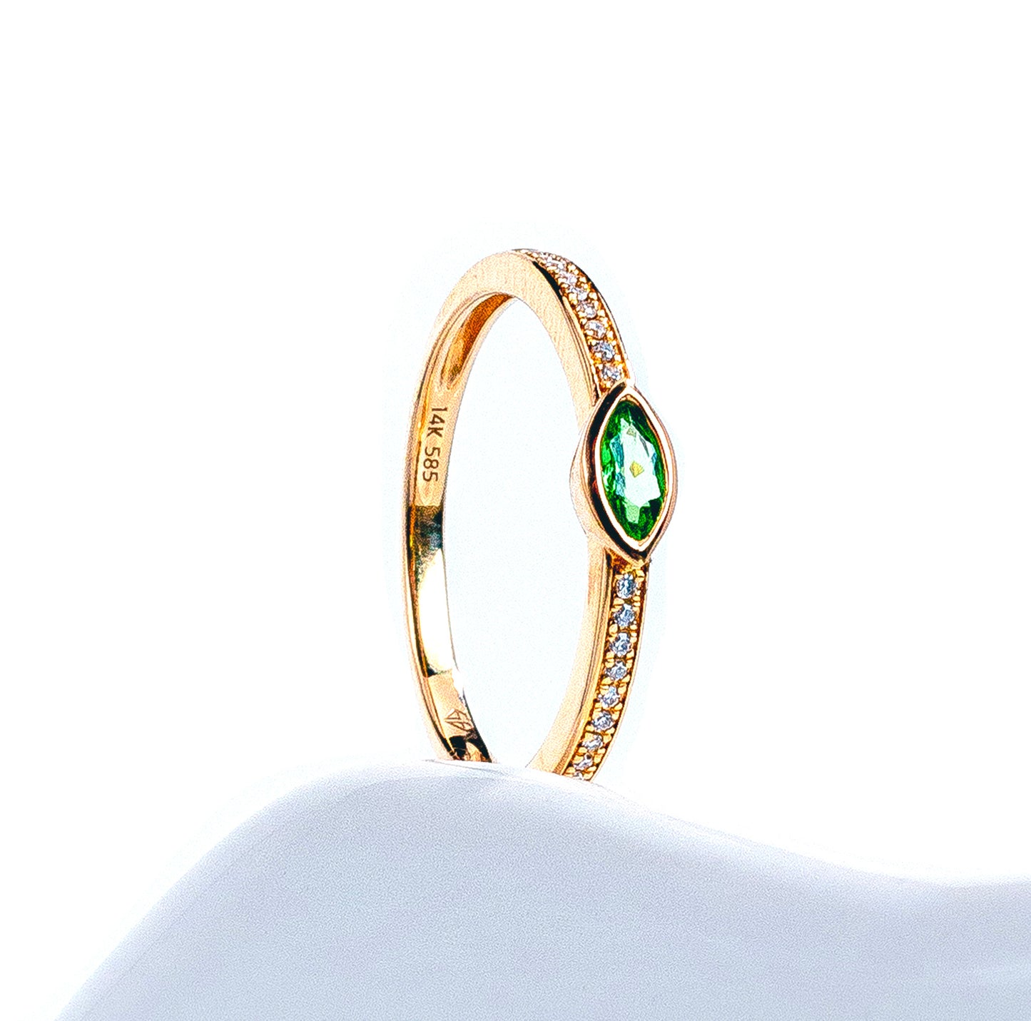 Anillo Esmeralda y Diamantes